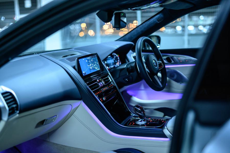 Интерьер BMW M850i xDrive Gran Coupe (G16) 2019 года  (JP) (фото 15 из 27)